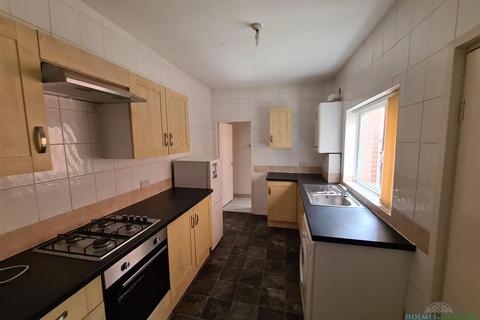 2 bedroom apartment to rent, Trewhitt Road, Heaton, Tyne & Wear