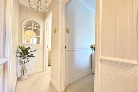 1 bedroom apartment for sale, Waterford Road, Highcliffe, Christchurch, Dorset, BH23