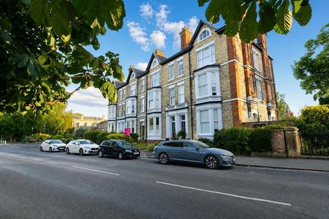 2 bed flat/apartment for rent in Flat ,  New Walk, Beverley