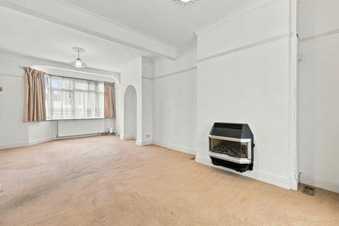 3 bedroom terraced house to rent, Sandringham Gardens, Ilford IG6