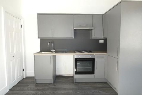 2 bedroom terraced house to rent, Carlinghow Lane, Batley