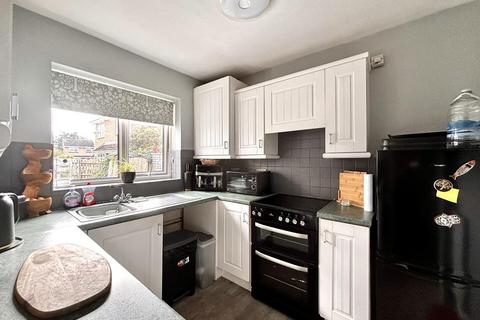 3 bedroom detached house to rent, Melrose Drive, Crewe