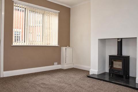 2 bedroom terraced house to rent, Regent Street, Castleford