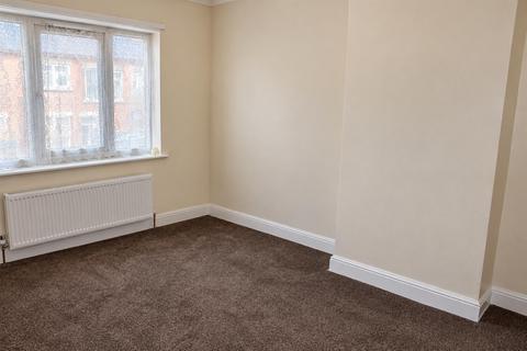 2 bedroom terraced house to rent, Regent Street, Castleford