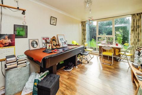 undefined, Willow Court, Beverley