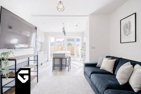 6 bedroom flat to rent, Conygre Grove