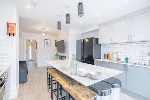 6 bedroom flat to rent, Conygre Grove