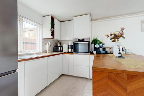2 bedroom detached bungalow for sale, Apsledene, Gravesend
