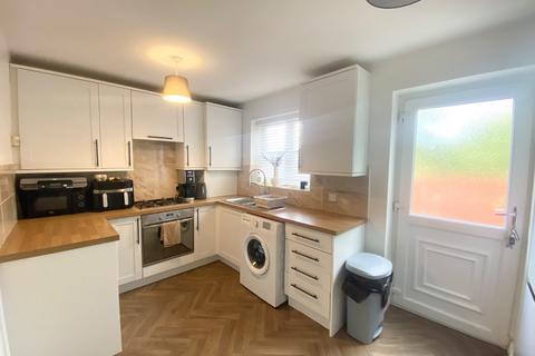 2 bedroom semi-detached house to rent, St. James Close, Leeds, LS12