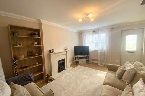 2 bedroom semi-detached house to rent, St. James Close, Leeds, LS12