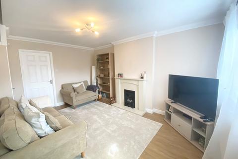 2 bedroom semi-detached house to rent, St. James Close, Leeds, LS12