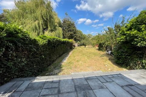 3 bedroom house to rent, Rom Crescent, Romford, RM7