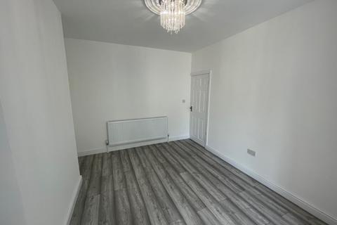 3 bedroom house to rent, Rom Crescent, Romford, RM7