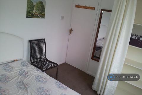 3 bedroom semi-detached house to rent, Ilford, Ilford, IG2