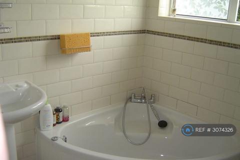 3 bedroom semi-detached house to rent, Ilford, Ilford, IG2