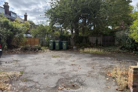 undefined, Flat 3, 74 Osborne Road, Farnborough, Hampshire