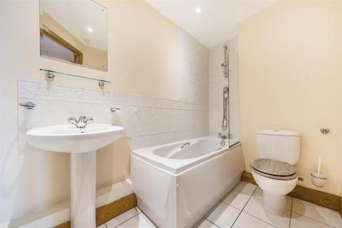 2 bedroom flat to rent, Richmond Road, Kingston Upon Thames KT2