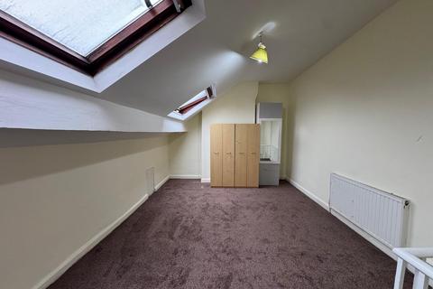 2 bedroom terraced house to rent, Bayswater Place, Leeds, West Yorkshire, LS8