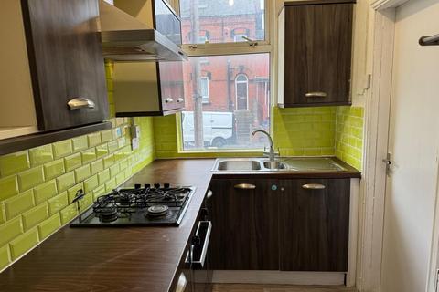 2 bedroom terraced house to rent, Bayswater Place, Leeds, West Yorkshire, LS8