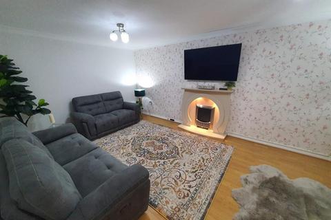 4 bedroom detached house to rent, Ainsbrook Avenue, Greater Manchester M9