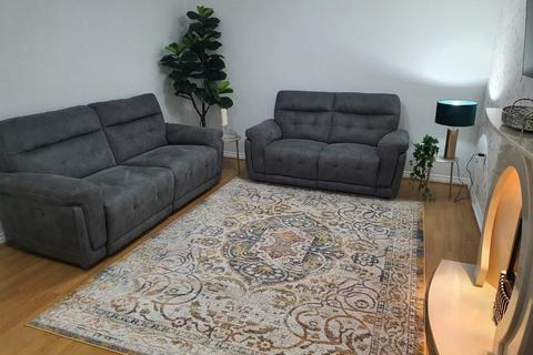 4 bedroom detached house to rent, Ainsbrook Avenue, Greater Manchester M9