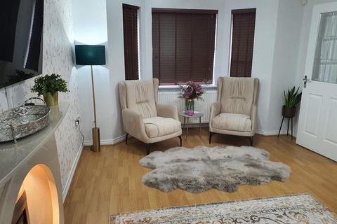 4 bedroom detached house to rent, Ainsbrook Avenue, Greater Manchester M9