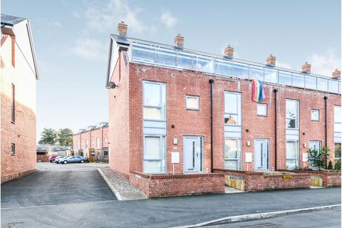 2 bedroom townhouse to rent, Gheluvelt Villas, Worcester, WR1