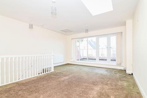 2 bedroom townhouse to rent, Gheluvelt Villas, Worcester, WR1