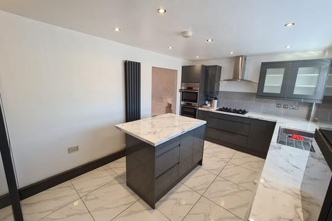 3 bedroom terraced house to rent, Cranford Drive, Hayes
