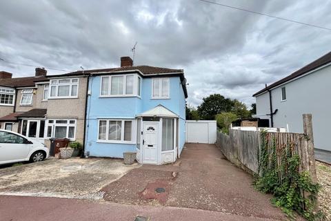 4 bedroom end of terrace house for sale, Eastbrook Drive, Romford