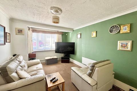 4 bedroom end of terrace house for sale, Eastbrook Drive, Romford