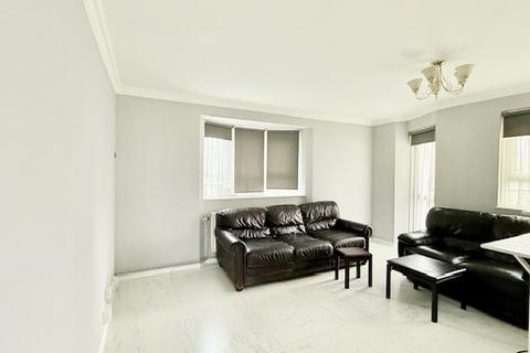 2 bedroom flat to rent, Wallers Close, Woodford Green, IG8