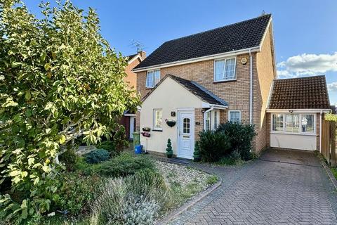 4 bedroom detached house for sale, Willenhall Close, Luton