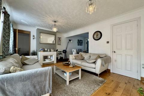 4 bedroom detached house for sale, Willenhall Close, Luton