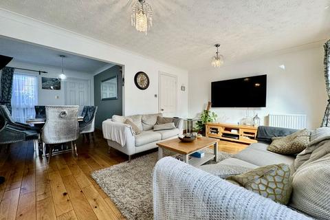 4 bedroom detached house for sale, Willenhall Close, Luton