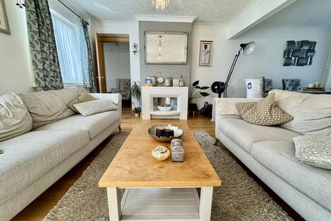4 bedroom detached house for sale, Willenhall Close, Luton