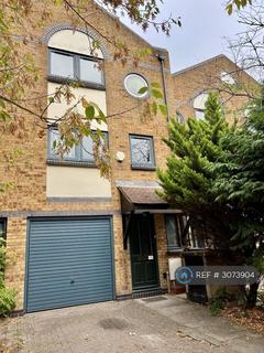 3 bedroom terraced house to rent, Taeping St, London, E14