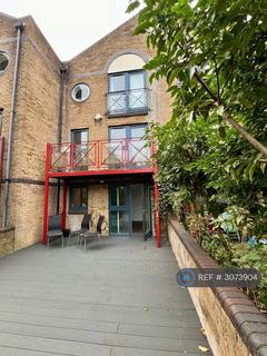 3 bedroom terraced house to rent, Taeping St, London, E14
