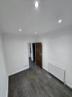 3 bedroom detached house to rent, 3 Sandhurst Drive, Seven Kings, Ilford, London, IG3 9DB