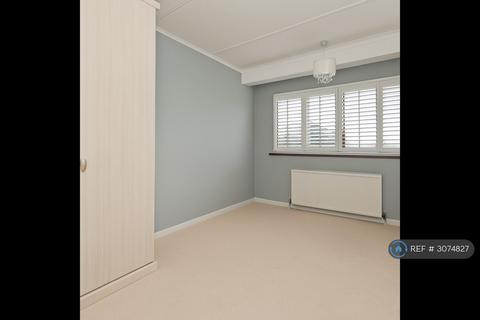 3 bedroom semi-detached house to rent, Tees Close, Upminster, RM14