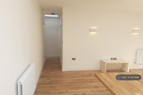 1 bedroom flat to rent, Grafton Road, New Malden, KT3