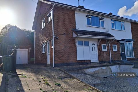 3 bedroom semi-detached house to rent, Kendrick Drive, Leicester, LE2