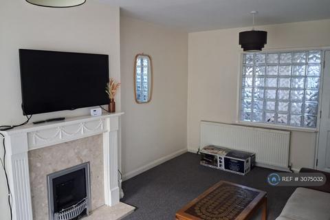 3 bedroom semi-detached house to rent, Kendrick Drive, Leicester, LE2