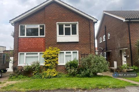 2 bed flat/apartment for rent in Castle Rd, Epsom, KT18