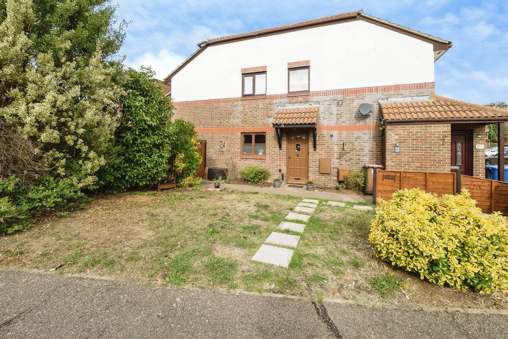 Perfleet Cartel Close, Purfleet-on-Thames... 2 bed maisonette for sale - £230,000