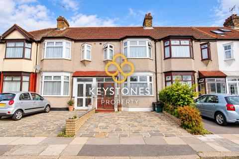3 bedroom terraced house to rent, Radnor Crescent, Ilford, IG4