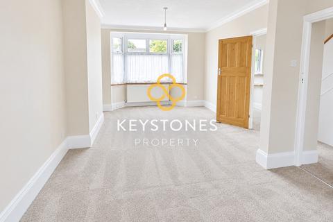 3 bedroom terraced house to rent, Radnor Crescent, Ilford, IG4