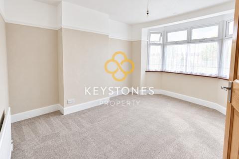 3 bedroom terraced house to rent, Radnor Crescent, Ilford, IG4