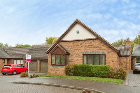 4 bedroom detached house for sale, Curlew Crescent, Royston