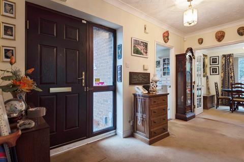 4 bedroom detached house for sale, Curlew Crescent, Royston